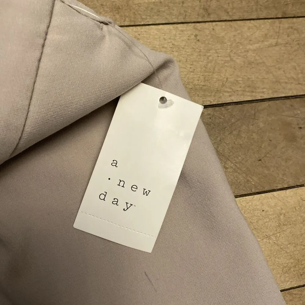 A New Day Shorts Women’s Size 8 NWT Beige Stretch 4” Inseam